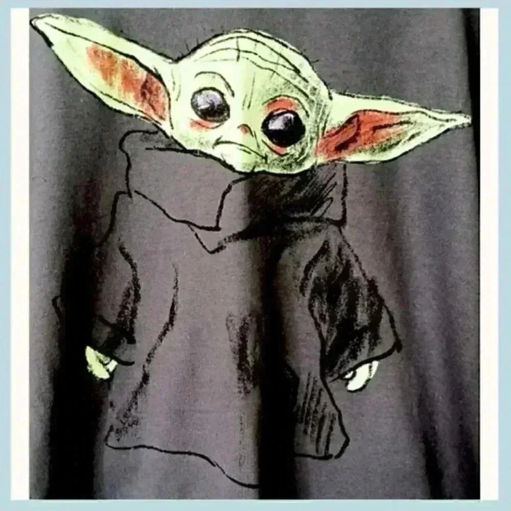 🌟 Star Wars Baby Yoda Graphic Tee – Size Medium | Oversized Yoda Shirt - Picture 4 of 6